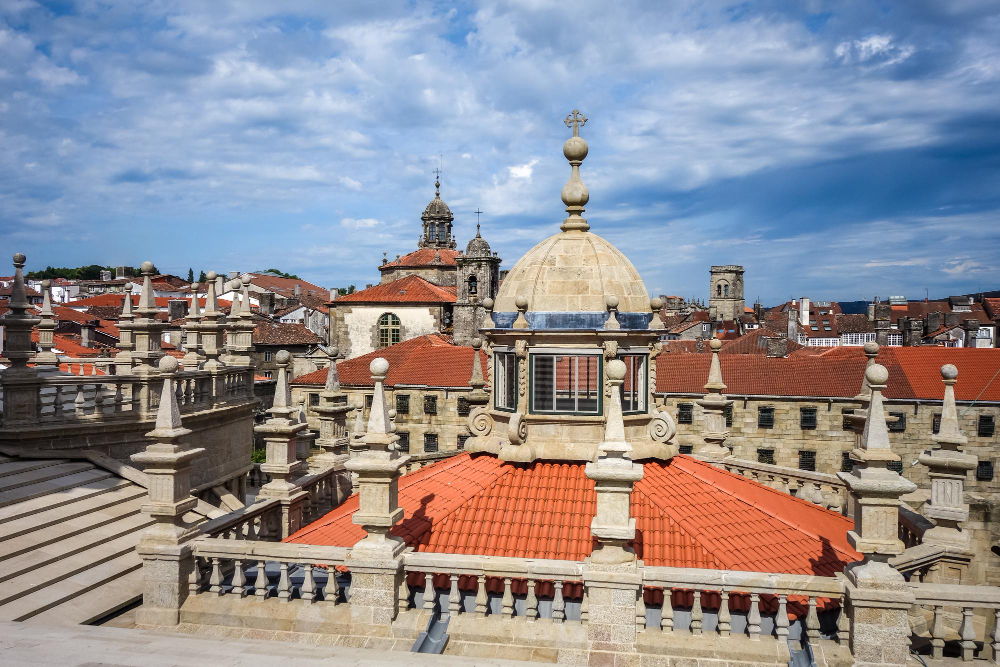 17648 Santiago de Compostela: Myth and History of a Major Pilgrimage Destination