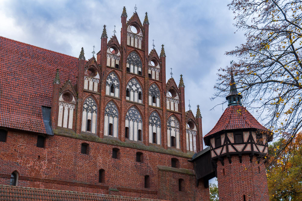 24242 Malbork Castle – A Fortified Stronghold and its Spooky Legends