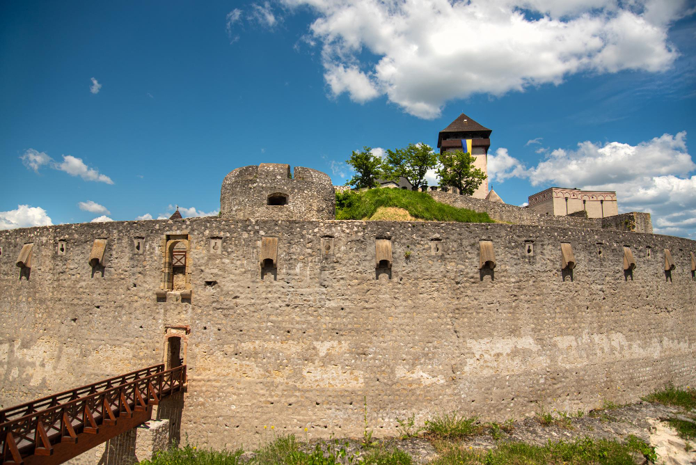244 Trenčín Castle and the Legend of the Well of Love – A Story of Devotion and Tragedy