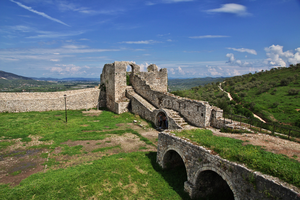 2588-1 The Rival Giants of Berat: An Ancient Legend of Love, Jealousy and Petrification