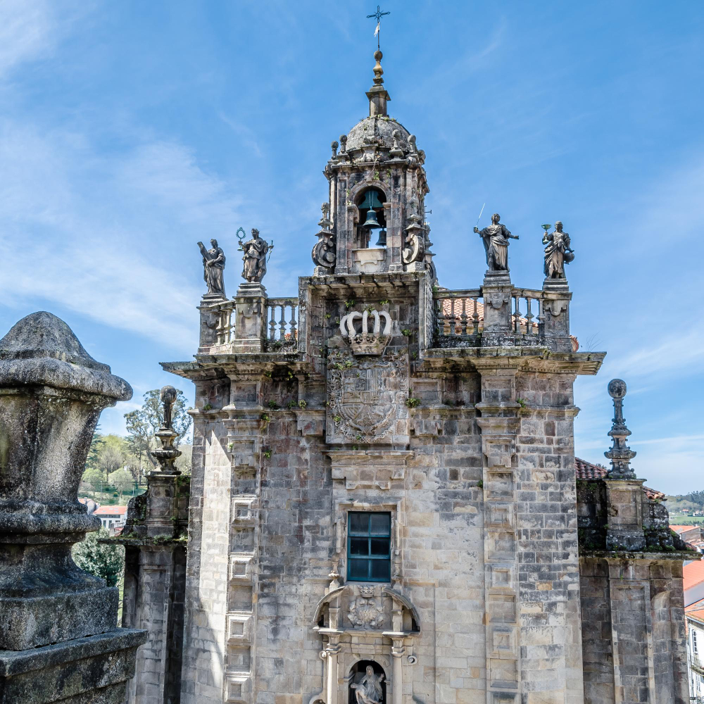 2664 Santiago de Compostela: Myth and History of a Major Pilgrimage Destination