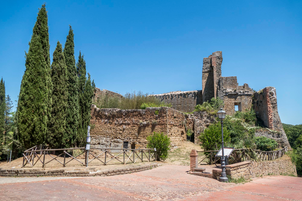 269 The Ruins of the Rocca Aldobrandesca: Between History and Legend