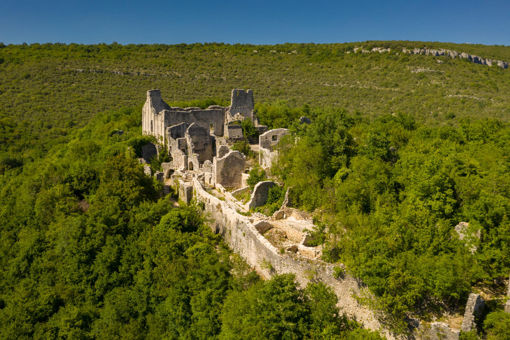 28015 The Hidden Secrets of Dvigrad: Was Captain Morgan’s treasure hidden in the ruins of the ghost town?