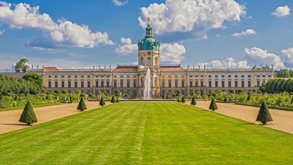 304 The Secret of the Black Woman: A Historical Legend from Charlottenburg Palace