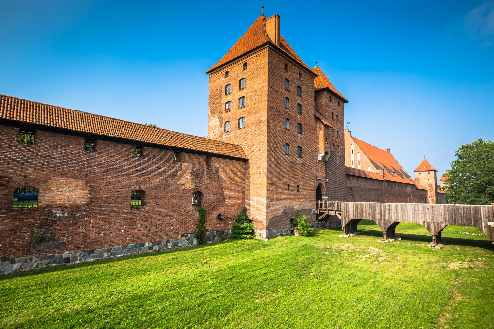 3270 Malbork Castle – A Fortified Stronghold and its Spooky Legends