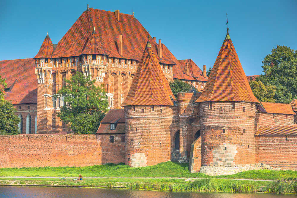 3395 Malbork Castle – A Fortified Stronghold and its Spooky Legends