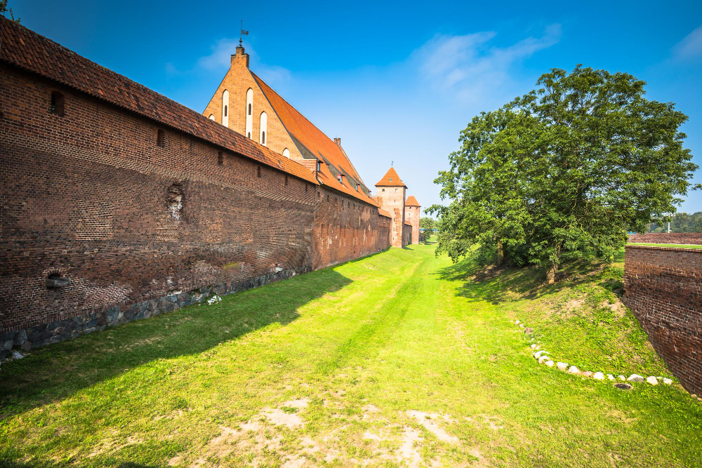 3427 Malbork Castle – A Fortified Stronghold and its Spooky Legends