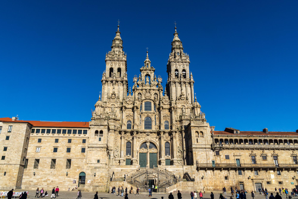 354-1 Santiago de Compostela: Myth and History of a Major Pilgrimage Destination