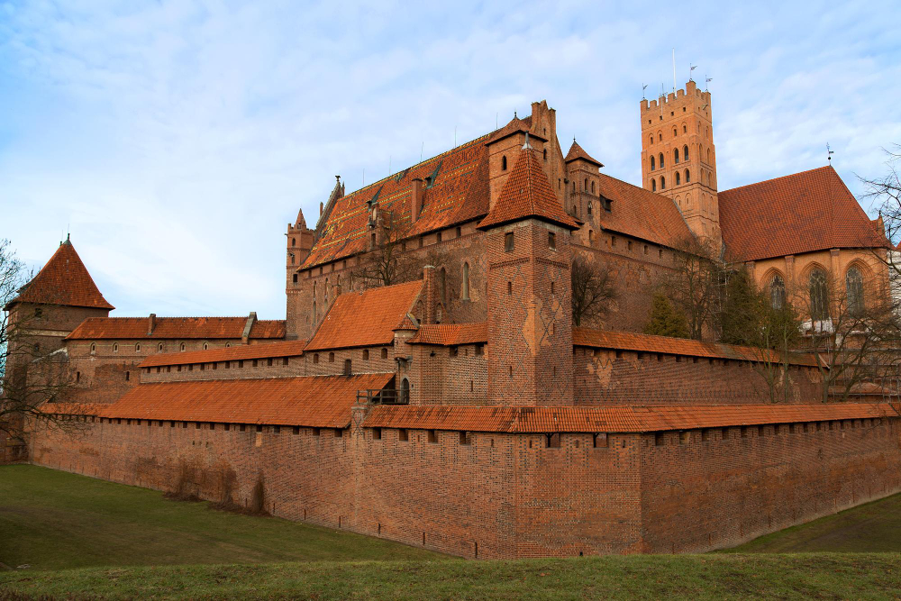 3949 Malbork Castle – A Fortified Stronghold and its Spooky Legends