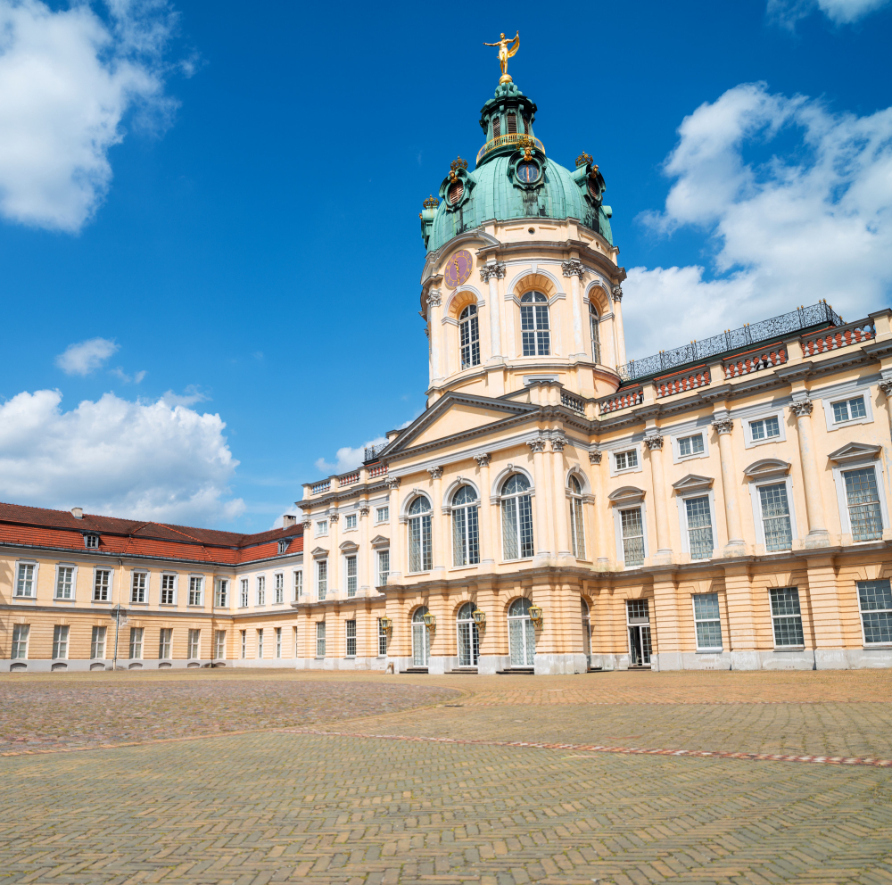 4073-2 The Secret of the Black Woman: A Historical Legend from Charlottenburg Palace