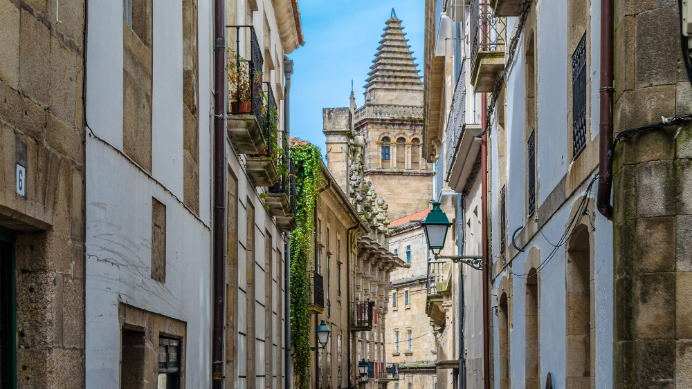 4361 Santiago de Compostela: Myth and History of a Major Pilgrimage Destination