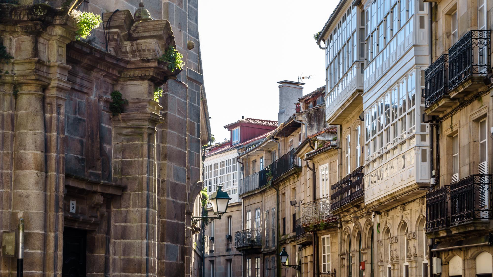 4387 Santiago de Compostela: Myth and History of a Major Pilgrimage Destination