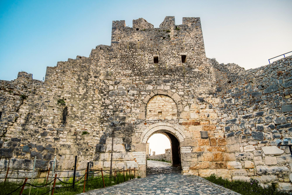 52992 The Rival Giants of Berat: An Ancient Legend of Love, Jealousy and Petrification