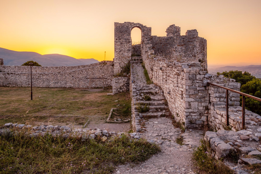 53012 The Rival Giants of Berat: An Ancient Legend of Love, Jealousy and Petrification