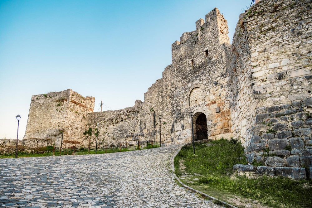 53078 The Rival Giants of Berat: An Ancient Legend of Love, Jealousy and Petrification