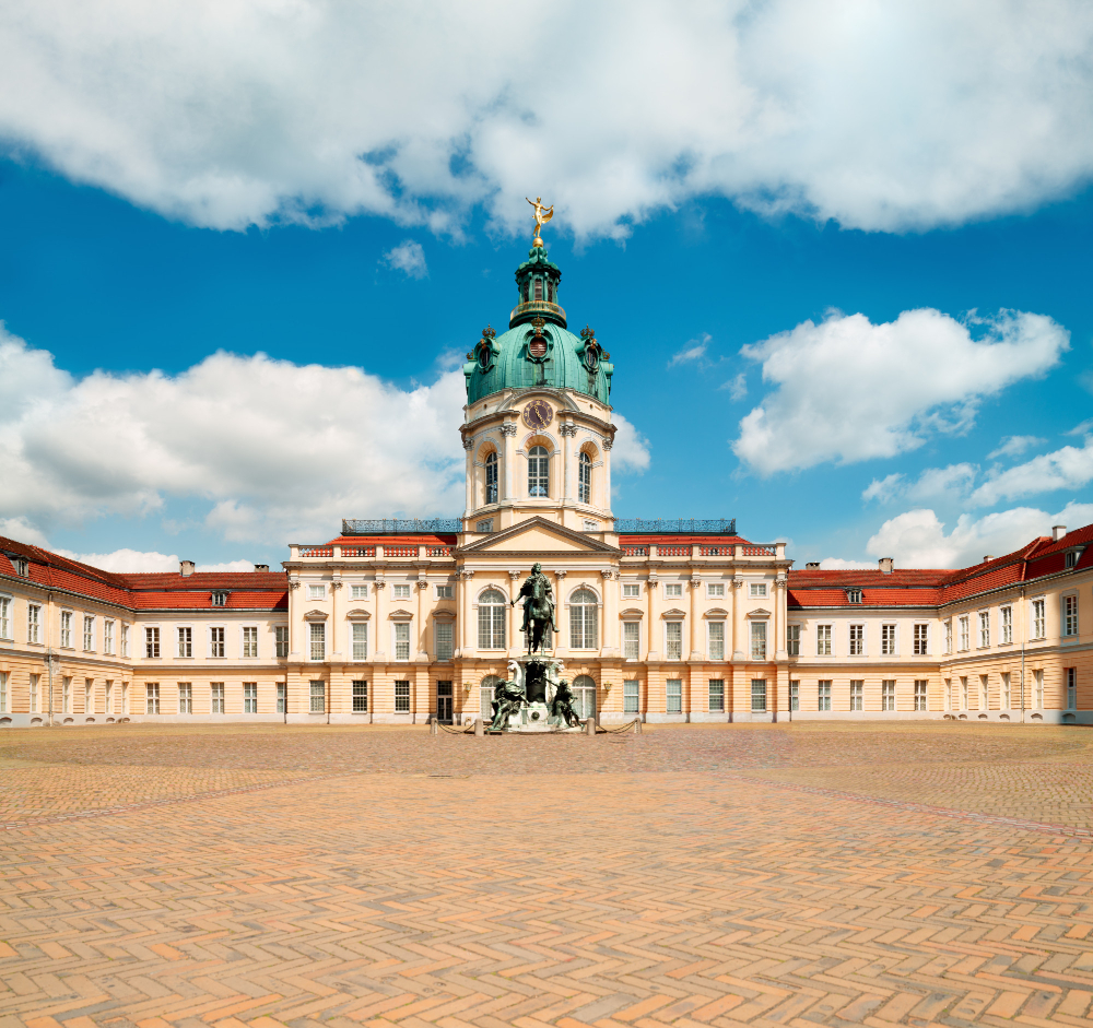 548-2 The Secret of the Black Woman: A Historical Legend from Charlottenburg Palace