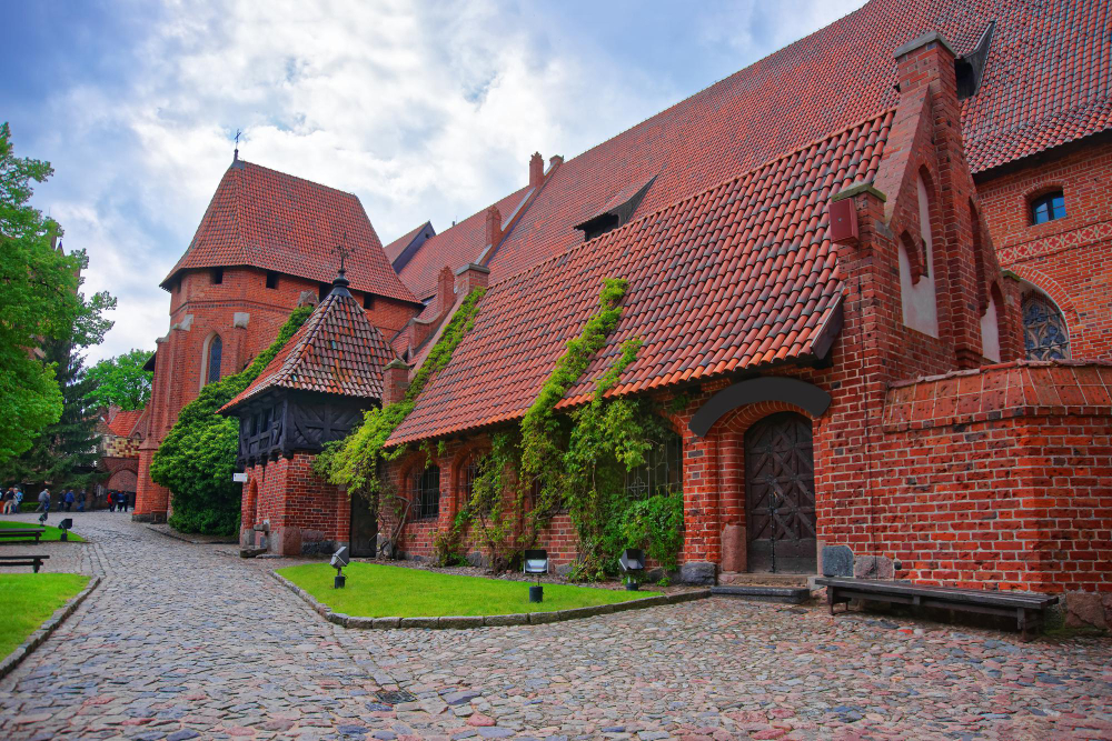 6395 Malbork Castle – A Fortified Stronghold and its Spooky Legends