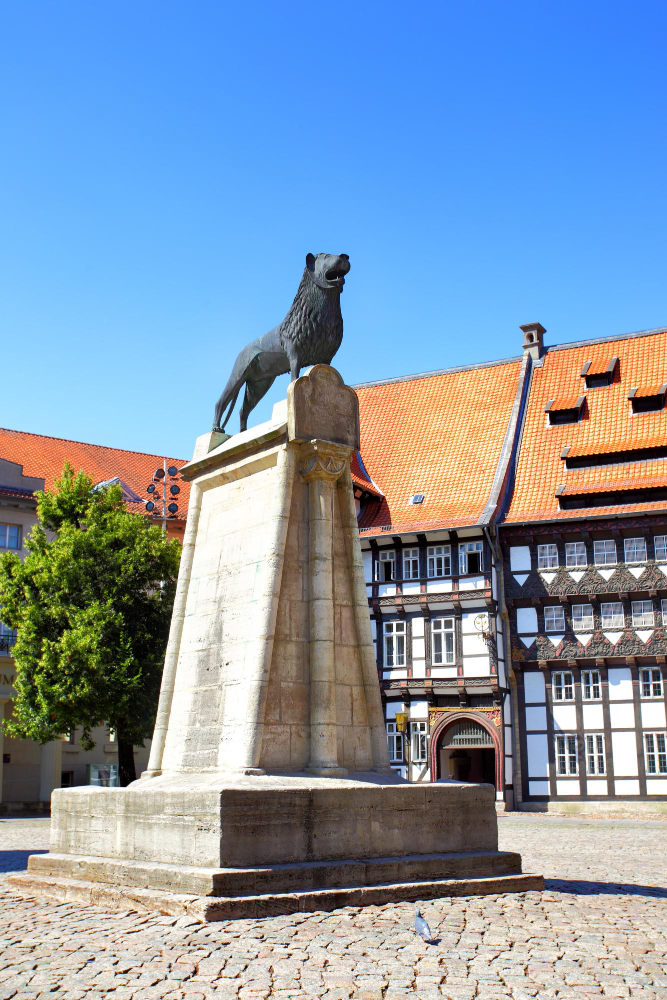 7084 The Secret of the Giant’s Bed: A Legend from the Braunschweig Region