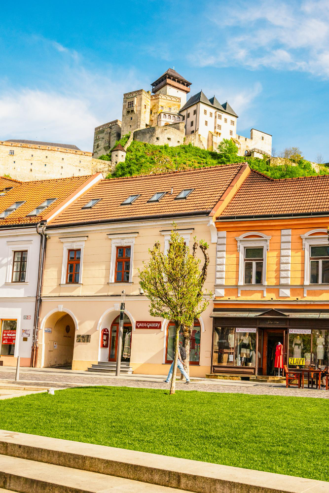 75401 Trenčín Castle and the Legend of the Well of Love – A Story of Devotion and Tragedy