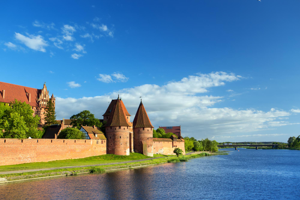 7586 Malbork Castle – A Fortified Stronghold and its Spooky Legends