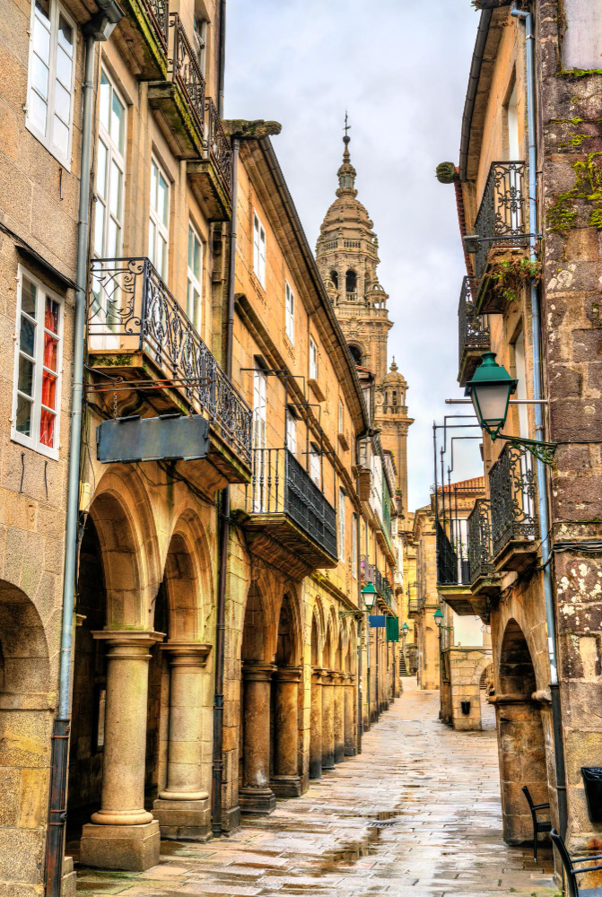 7702 Santiago de Compostela: Myth and History of a Major Pilgrimage Destination