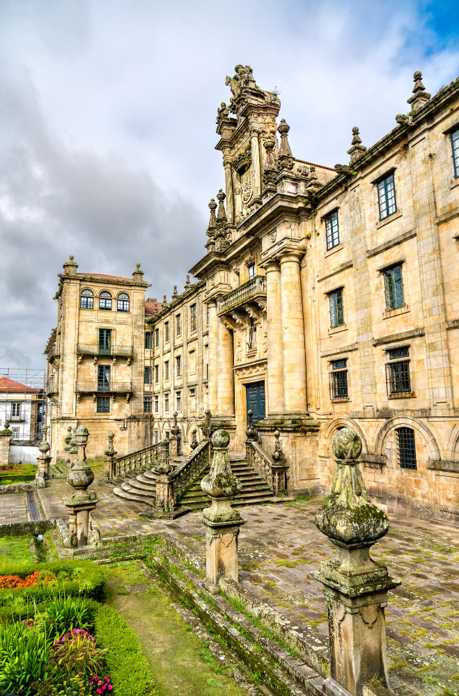 7708 Santiago de Compostela: Myth and History of a Major Pilgrimage Destination