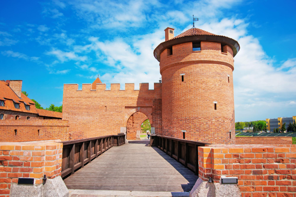 8516 Malbork Castle – A Fortified Stronghold and its Spooky Legends