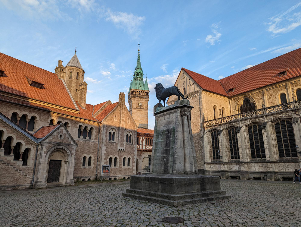 86647 The Secret of the Giant’s Bed: A Legend from the Braunschweig Region