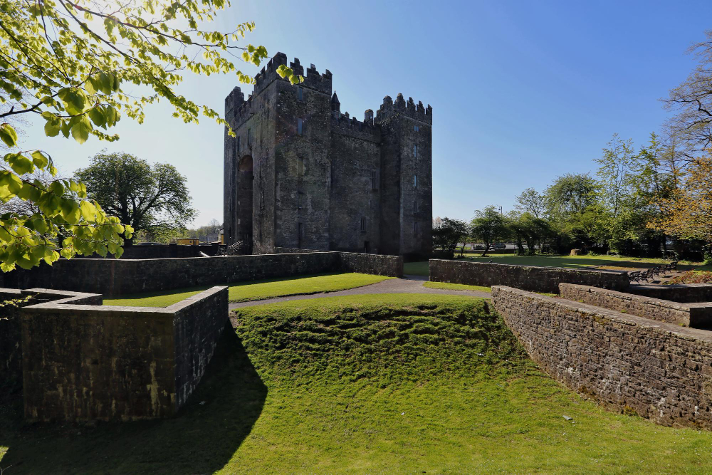 101379 The Enchanted Field of Bunratty: The Legend of the Norman Knight and His Hidden Gold