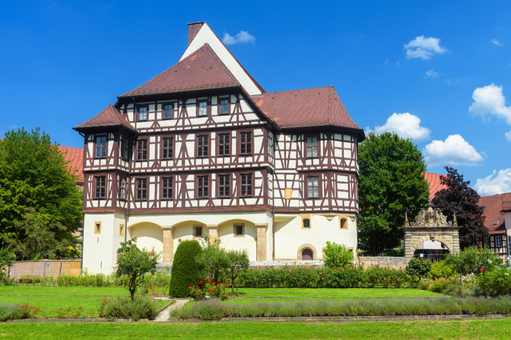 10805-1 The fascinating history of the pretzel – from Urach Castle to the world