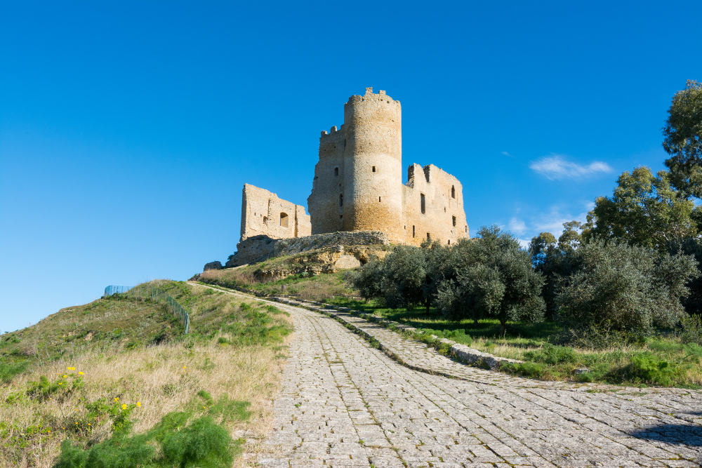 109-2 The Castello di Mazzarino and the Legend of the Cannon Shot – How a Cannonball Marked the Birth of a Town