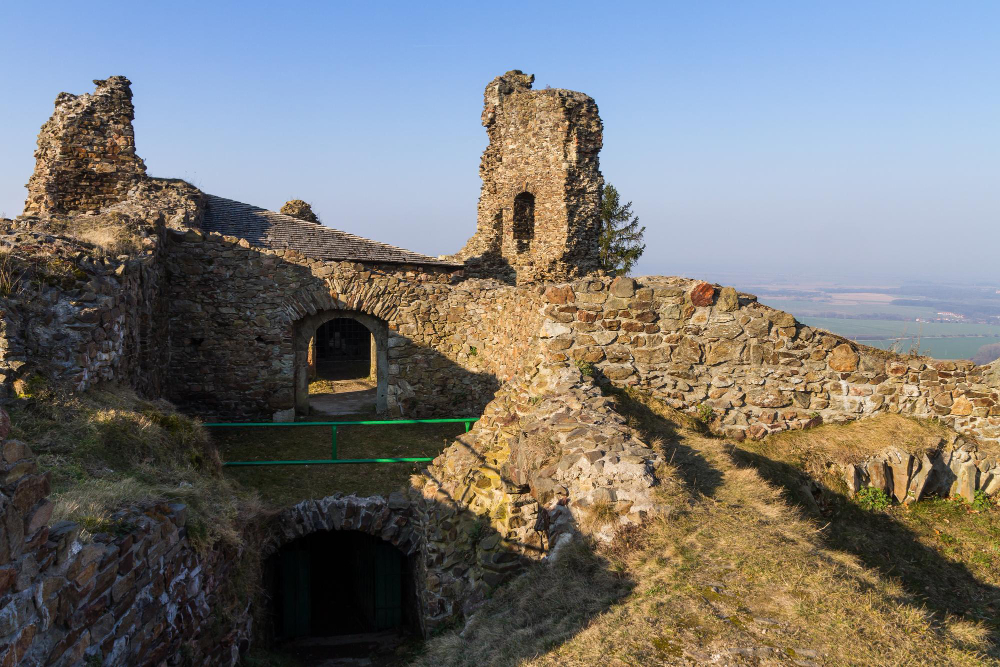 1153 The Legend of Milada, the Cruel Castle Maiden: A Dark Legacy at Dívčí kámen