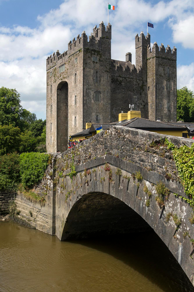 1235-1 The Enchanted Field of Bunratty: The Legend of the Norman Knight and His Hidden Gold
