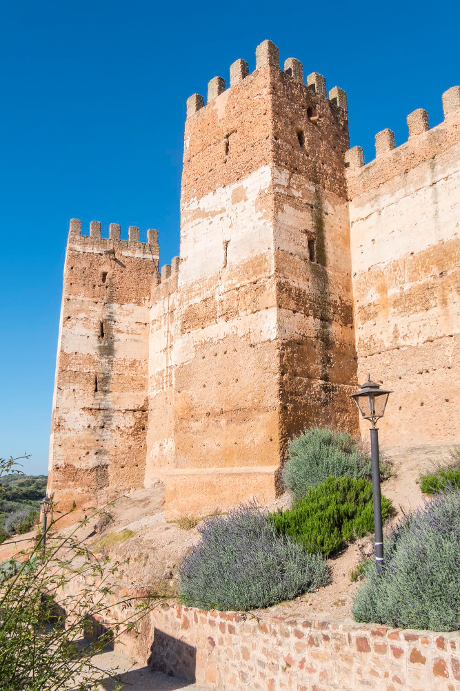 1264 The Mystery of the Burgalimar Cemetery: How Death and Life Preserved the Centuries-Old Castillo