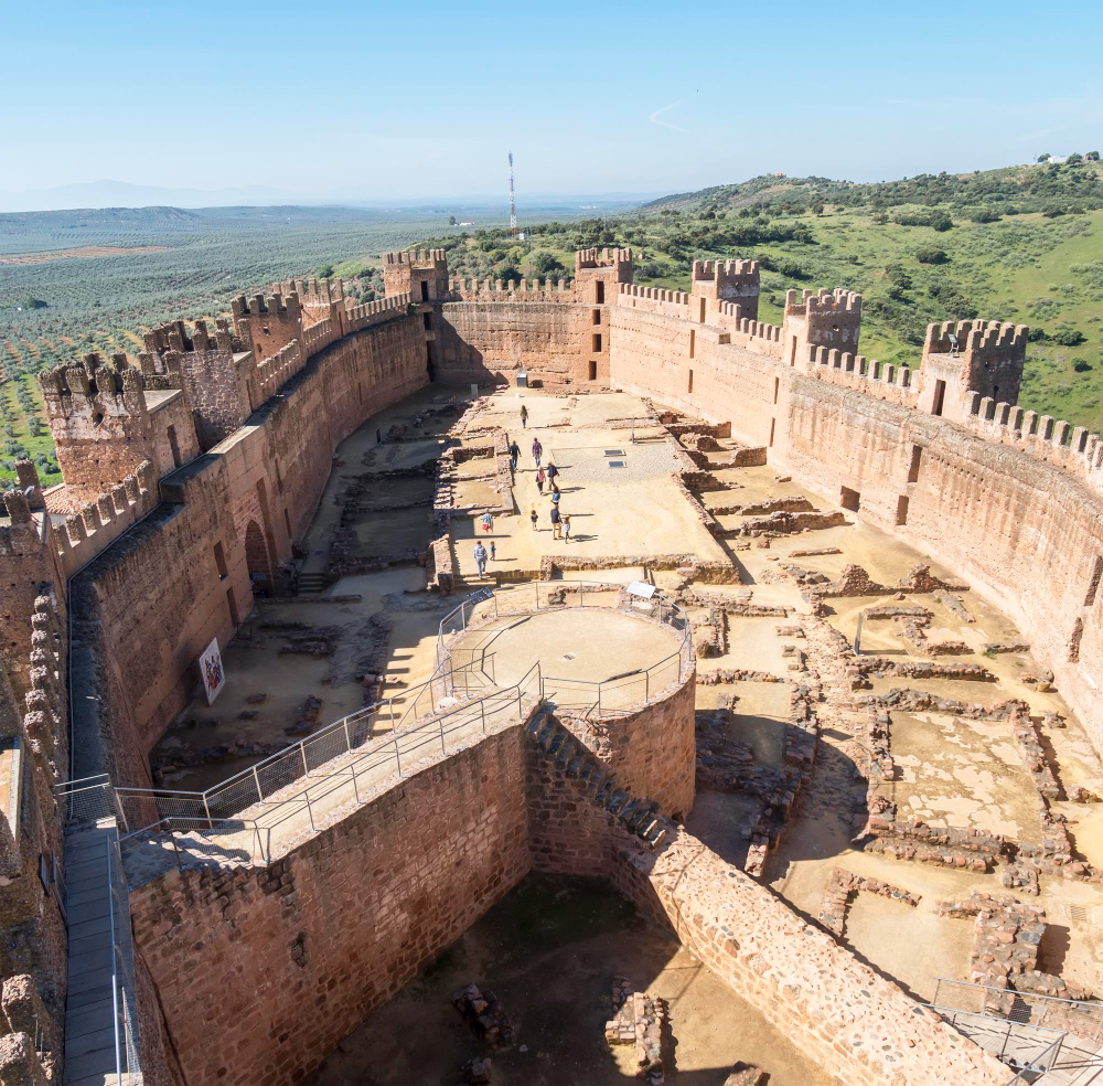 1272 The Mystery of the Burgalimar Cemetery: How Death and Life Preserved the Centuries-Old Castillo