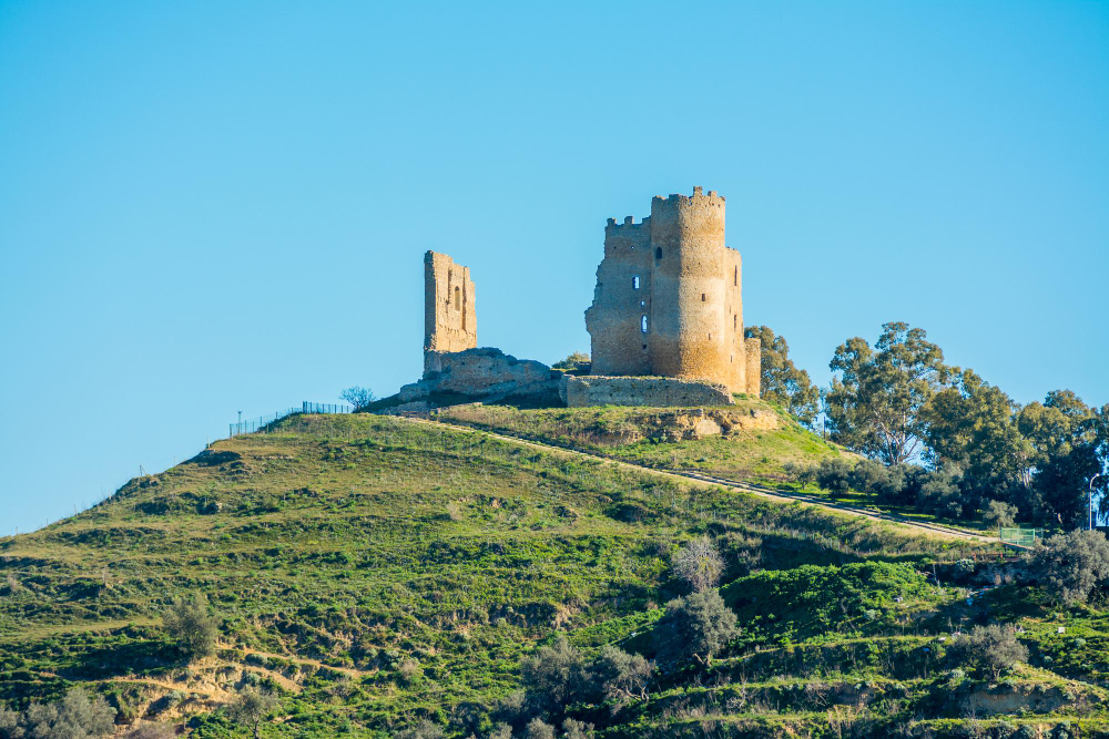1311-1 The Castello di Mazzarino and the Legend of the Cannon Shot – How a Cannonball Marked the Birth of a Town