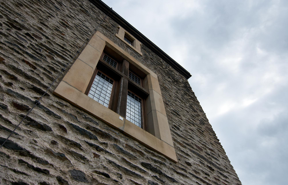 1411-1 The Maiden of Johannisberg: The Mysterious Legend in the Shadow of Vianden Castle