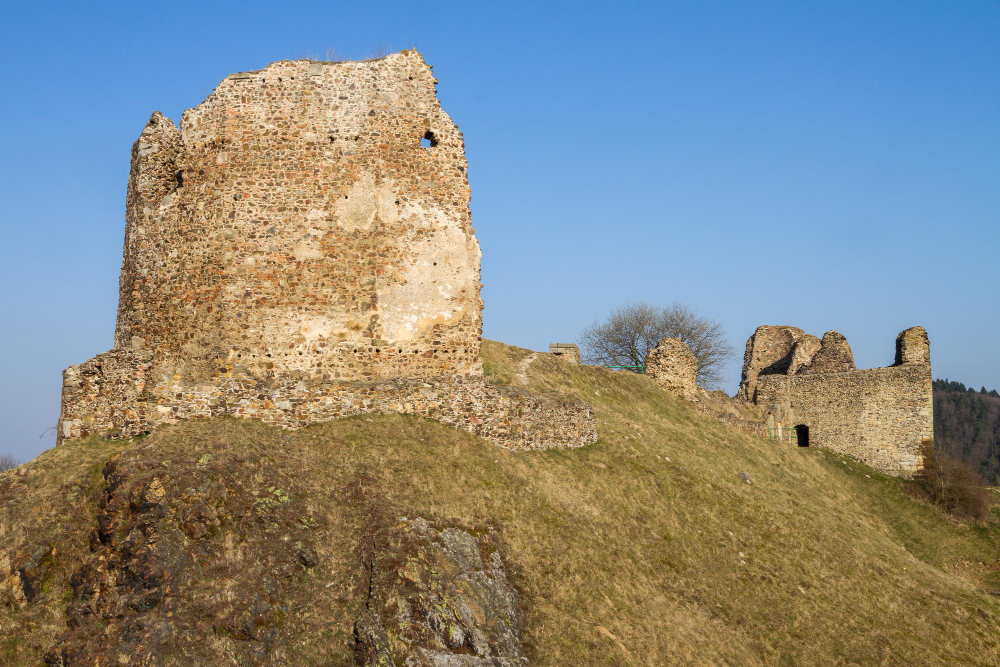 1457-1 The Legend of Milada, the Cruel Castle Maiden: A Dark Legacy at Dívčí kámen