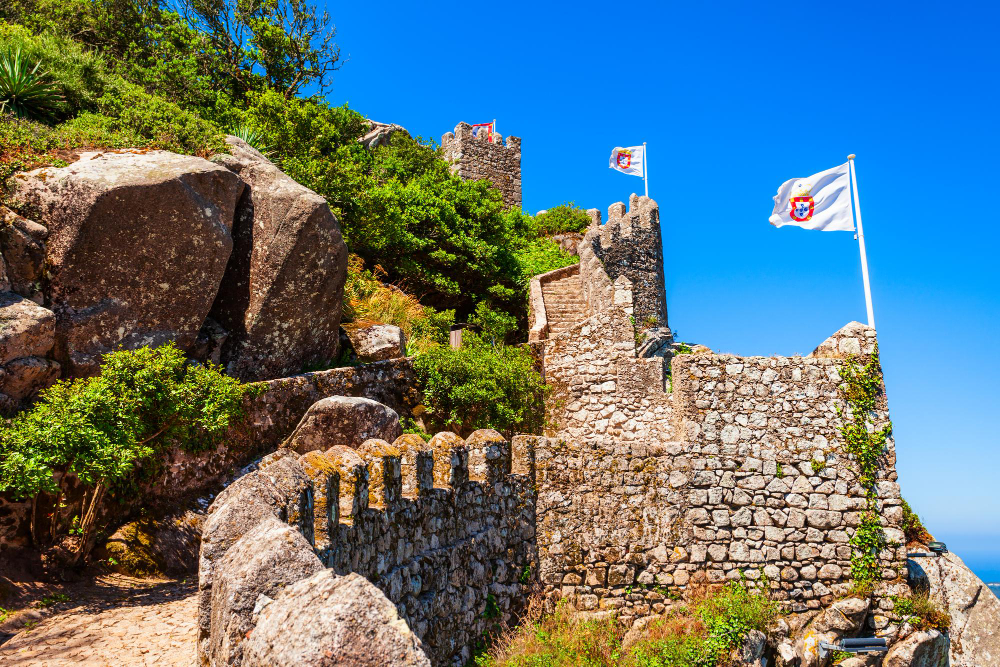 16900 The Mysterious Veil of the Serra de Sintra: Fascinating Insights into the Sintra Mist