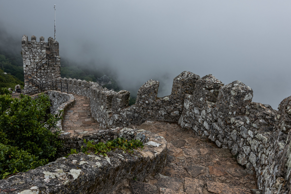 16922 The Mysterious Veil of the Serra de Sintra: Fascinating Insights into the Sintra Mist