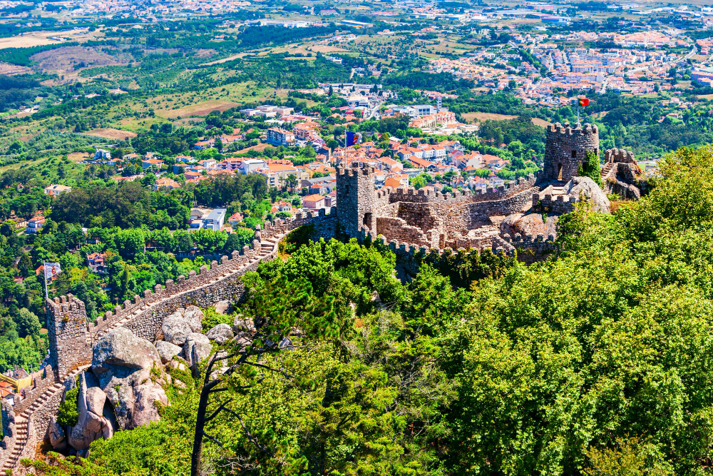 16953 The Mysterious Veil of the Serra de Sintra: Fascinating Insights into the Sintra Mist