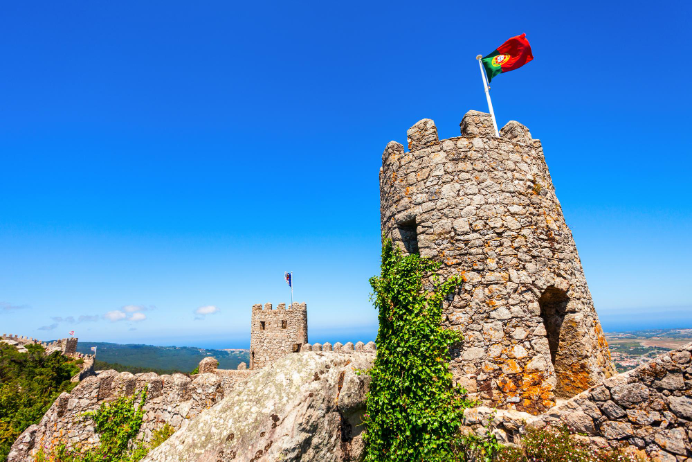 16972 The Mysterious Veil of the Serra de Sintra: Fascinating Insights into the Sintra Mist