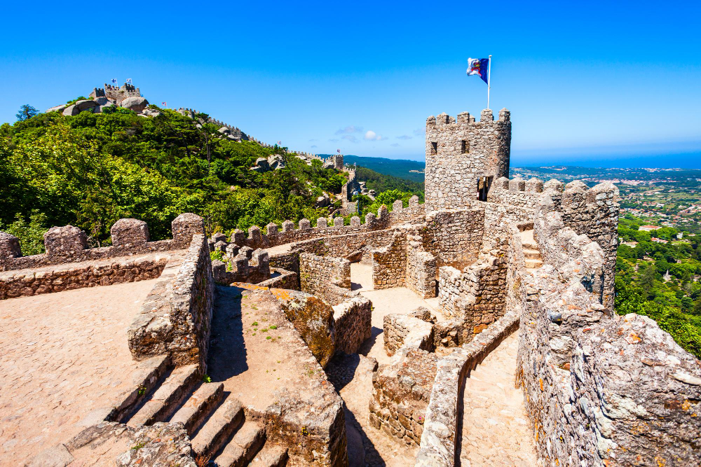 16982 The Mysterious Veil of the Serra de Sintra: Fascinating Insights into the Sintra Mist