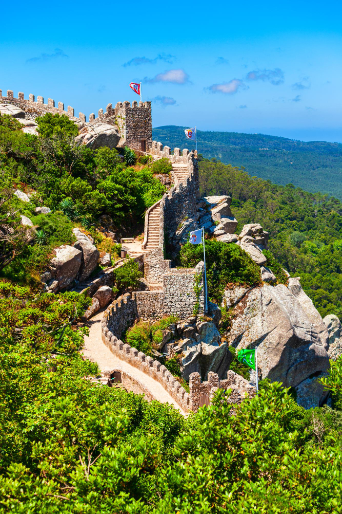 16994 The Mysterious Veil of the Serra de Sintra: Fascinating Insights into the Sintra Mist