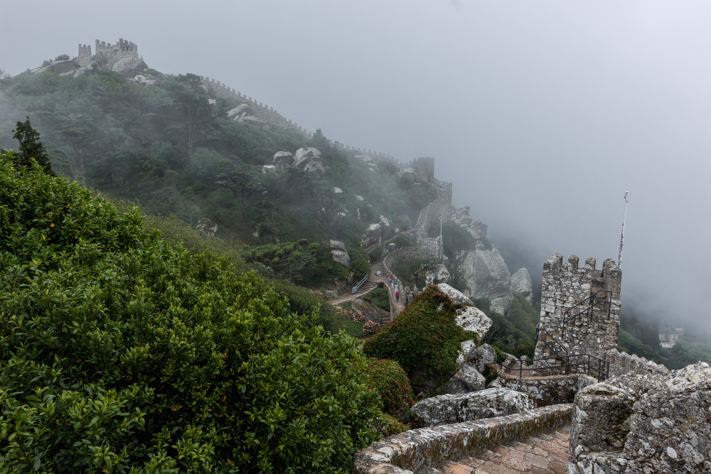 20925 The Mysterious Veil of the Serra de Sintra: Fascinating Insights into the Sintra Mist