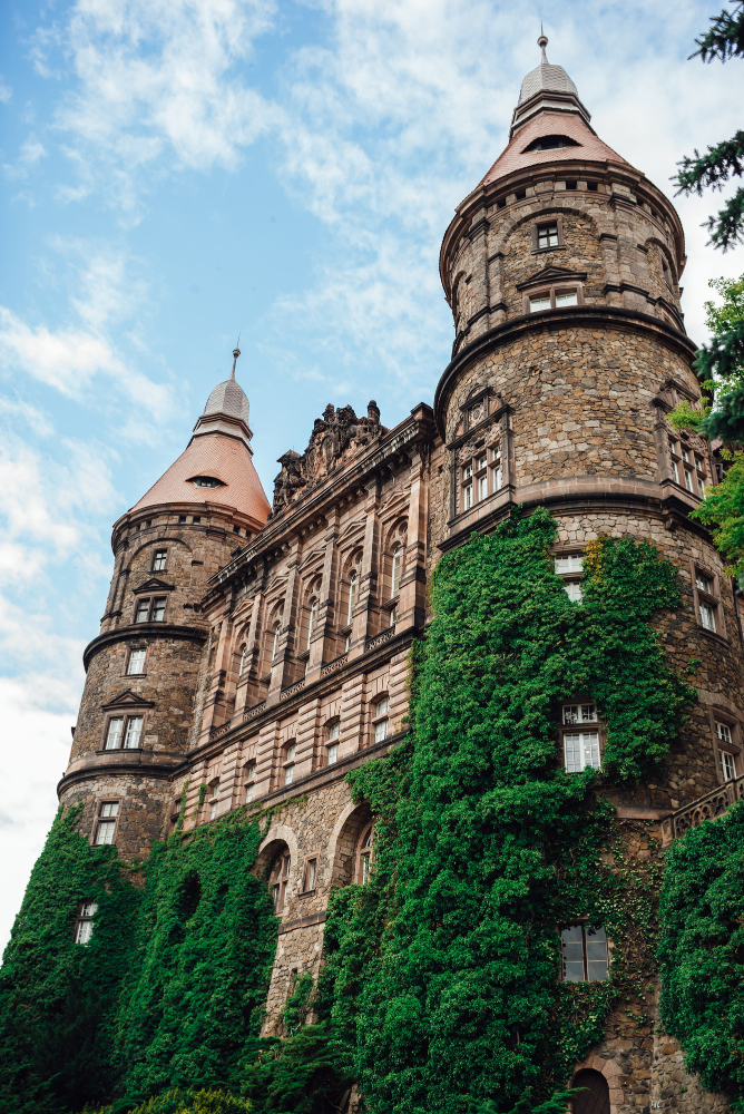 229-2 The Hidden Secret of Książ Castle (Fürstenstein): Myths, Legends and the Amber Room