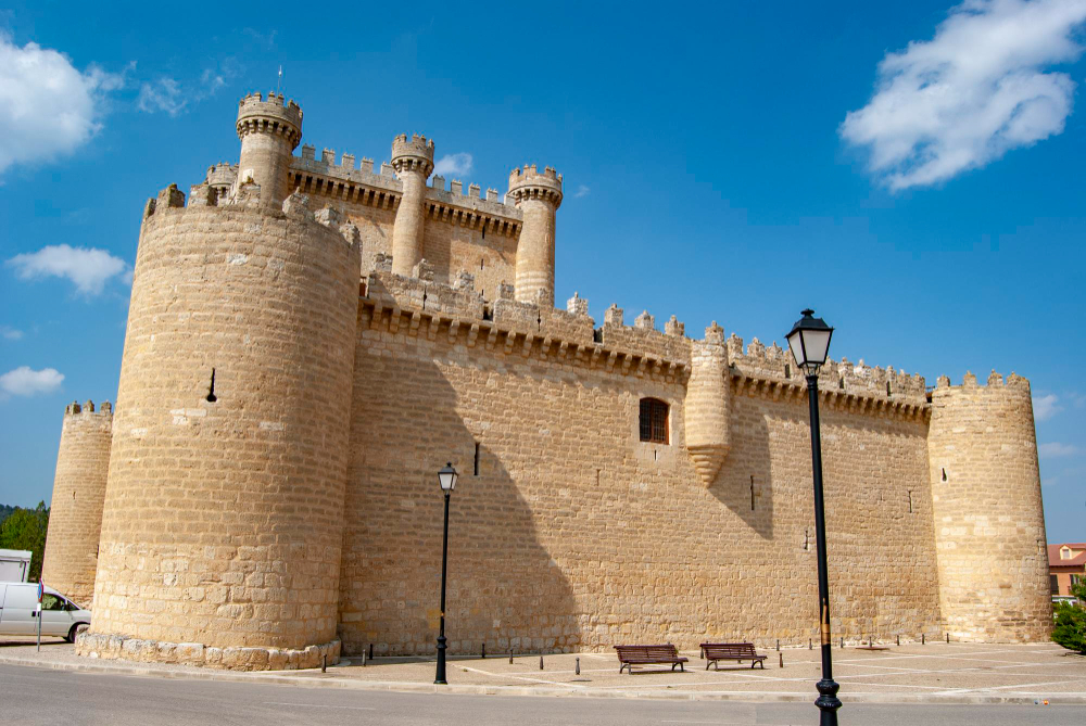 2301 The Veiled Lady of Fuensaldaña: Ghostly Shadows of a Medieval Tragedy