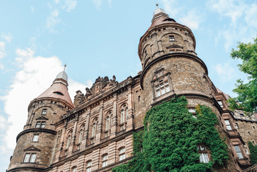 232 The Hidden Secret of Książ Castle (Fürstenstein): Myths, Legends and the Amber Room