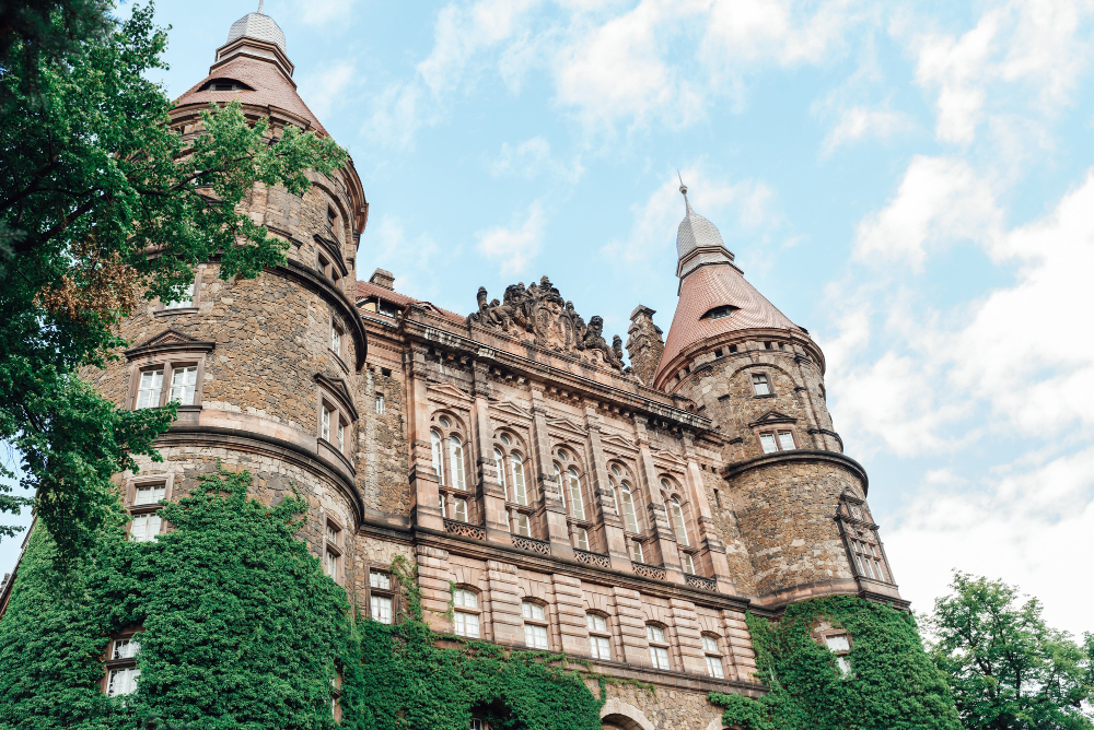 236-2 The Hidden Secret of Książ Castle (Fürstenstein): Myths, Legends and the Amber Room