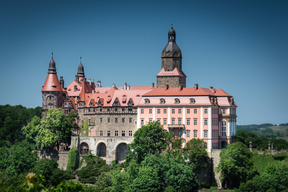 292-2 The Hidden Secret of Książ Castle (Fürstenstein): Myths, Legends and the Amber Room